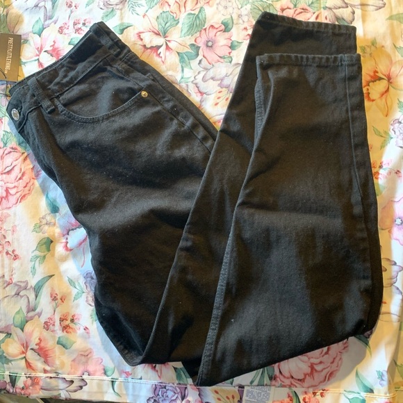 NWT Pretty Little Thing Women’s Jan’s in a black Size 6 - Picture 1 of 14